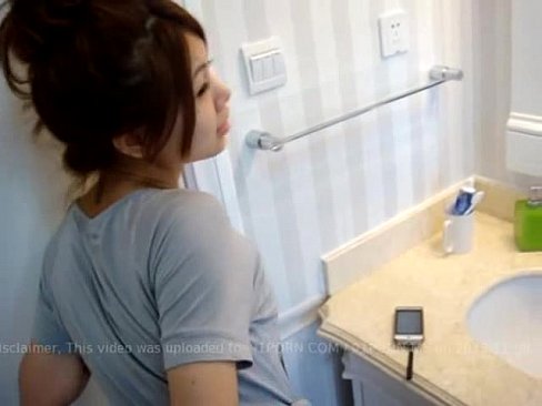 นักศึกษา ล่อกับแฟนในห้องน้ำ อาบน้ำด้วยกันให้เธออมกระจู๋ให้แล้วเย็ดท่าDoggyหน้าชัดสดใสจริงนะเธอ หีขาวไปอีกลองดู