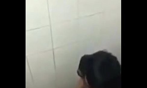 / คลิปหลุดวัยรุ่นไทย ตั้งกล้องถ่ายตัวเอง เย็ดกันในห้องน้ำสาธารณะ ไม่กลัวใครได้ยินกันเลย จับกระเด้าท่าหมาแบบมันส์ๆ